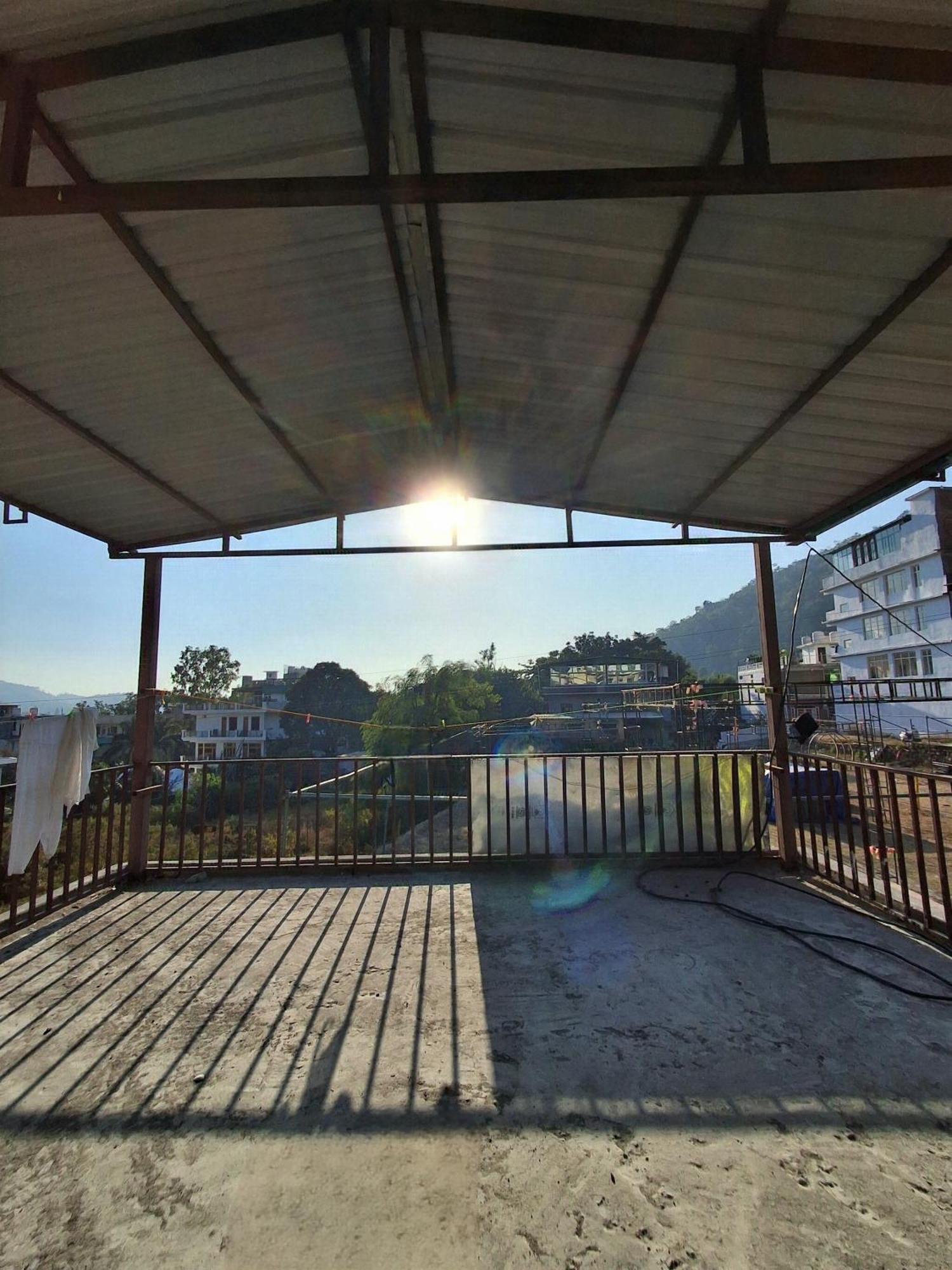 Landlopers Hostel Rishīkesh Exterior foto